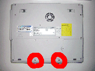 LaVie L LL550/7Dの背面と，HDD交換のためのネジ位置